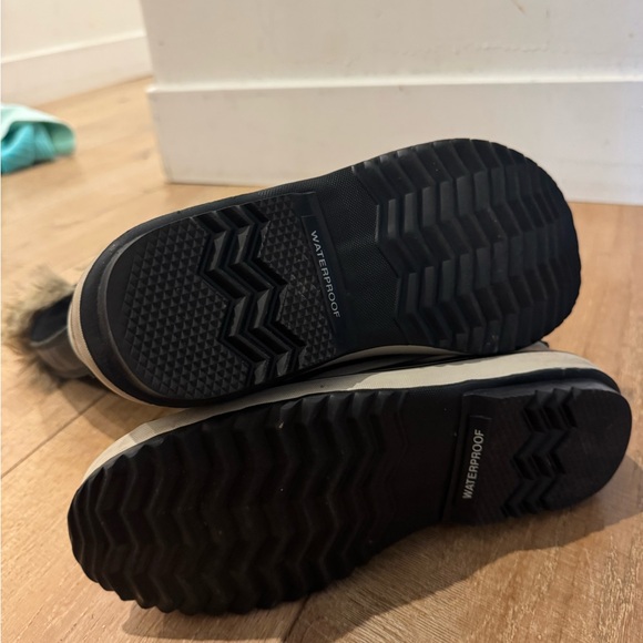 BNWOT Sorel Black Fur-Trimmed Winter Boots - Picture 7 of 8